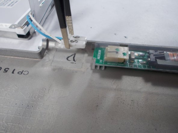 Fujitsu Lifebook S6120 Screen Replacement: step 21, image 2 of 3