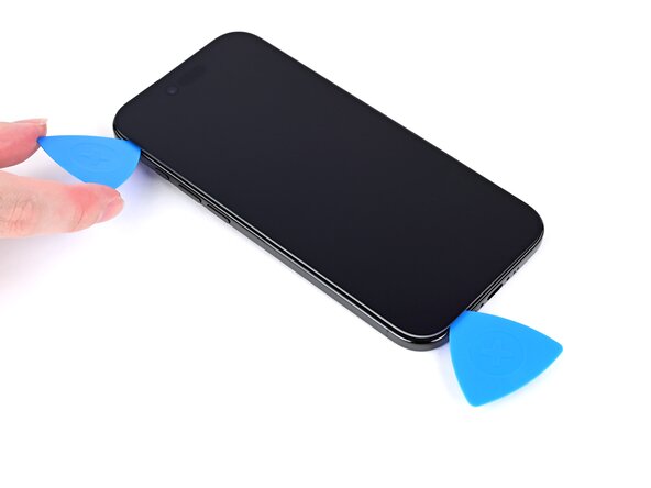 iPhone Air Screen Replacement, Separate the left edge adhesive: crwdns2935265:010crwdnd2935265:03crwdnd2935265:03crwdne2935265:0
