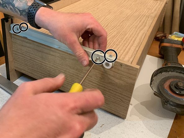 Drawer Roller Bracket Replacement: crwdns2935265:06crwdnd2935265:02crwdnd2935265:02crwdne2935265:0