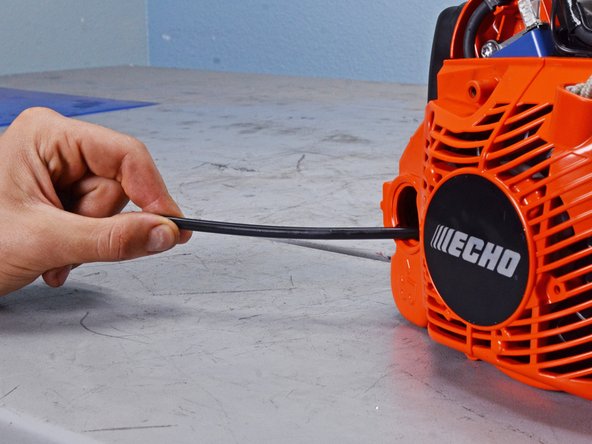 Echo Chain Saw CS590 2019 Oil System Replacement, Remove the oil pipe: crwdns2935265:037crwdnd2935265:02crwdnd2935265:03crwdne2935265:0