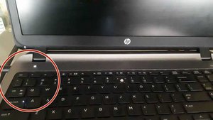 Hp laptop deals blinking power light