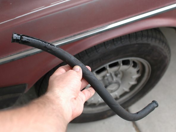 Mercedes W123 Power Steering Low Pressure Hose Replacement: crwdns2935265:06crwdnd2935265:02crwdnd2935265:02crwdne2935265:0