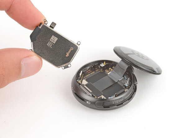 Google Pixel Watch 4 Screen Replacement, Remove the battery: adım 12, 3 resimden 3.