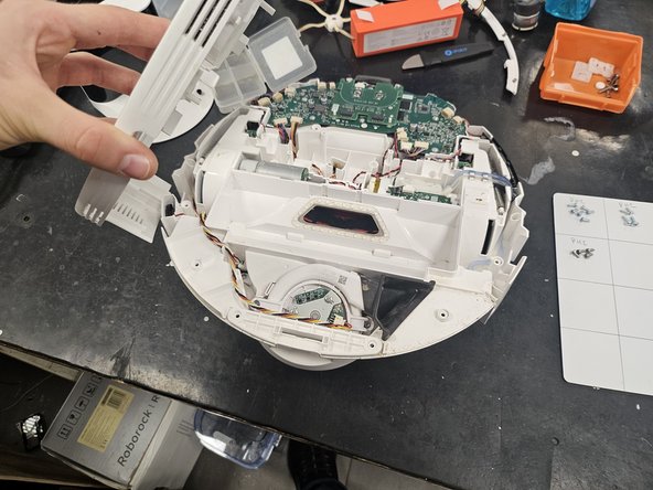 Roborock S5 Max: Motherboard Replacement, Take the chassis apart.: crwdns2935265:09crwdnd2935265:03crwdnd2935265:03crwdne2935265:0