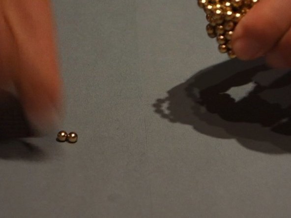 Creating a chain bracelet, Remove the first sub-chain: step 6, image 2 of 3