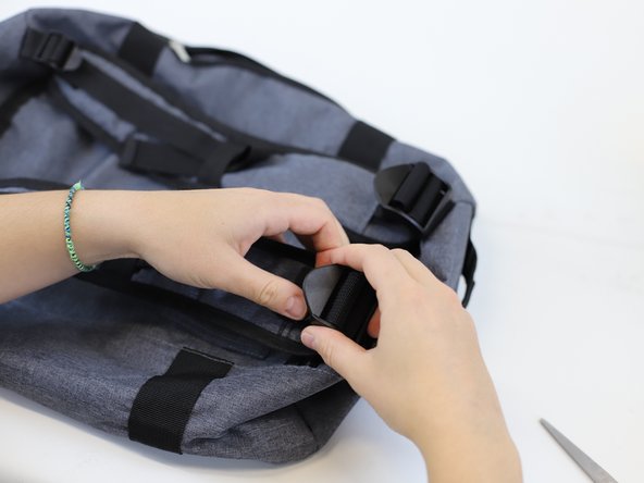 How to Fix a Broken Backpack strap, Test the repair: crwdns2935265:06crwdnd2935265:02crwdnd2935265:03crwdne2935265:0