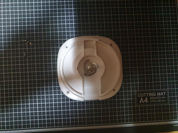 MUJI Portable Aroma Diffuser Disassembly, 커버의 나사 4개를 제거해주세요.: crwdns2935265:03crwdnd2935265:03crwdnd2935265:03crwdne2935265:0