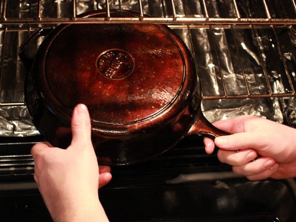 How to Strip and Recoat a Cast Iron Skillet: crwdns2935265:07crwdnd2935265:03crwdnd2935265:03crwdne2935265:0