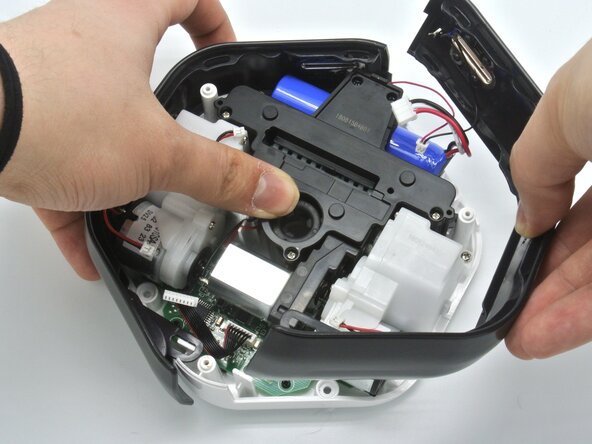 Disassembling the Root Coding Robot, Side buttons: crwdns2935265:05crwdnd2935265:02crwdnd2935265:02crwdne2935265:0