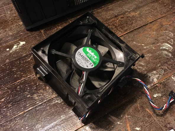 Dell Optiplex GX620 Fan Replacement, Take the fan out of its enclosure.: stap 0, afbeelding 3 van 3
