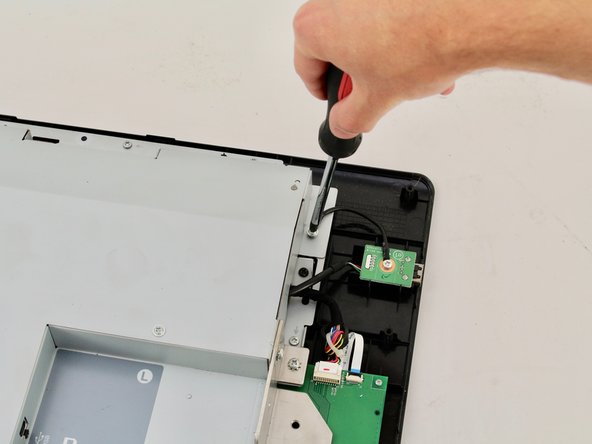 Wacom Cintiq 24HD Power Port Replacement, Interior Metal Plate: crwdns2935265:06crwdnd2935265:02crwdnd2935265:03crwdne2935265:0