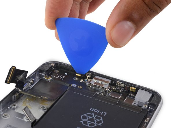 iPhone 6s Plus Lightning 接口和耳机插口: 步骤 69 中的图像 2，2