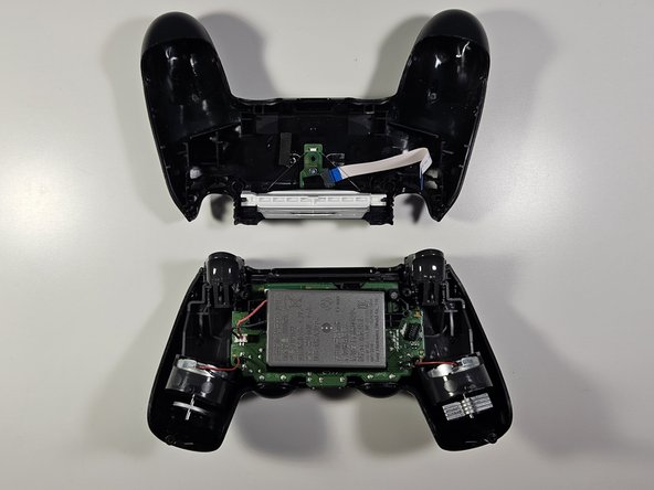 DualShock 4 CUH-ZCT2U D-pad Gasket Replacement: crwdns2935265:03crwdnd2935265:03crwdnd2935265:03crwdne2935265:0