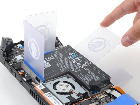 Steam Deck Battery Replacement, Pry out the battery: crwdns2935265:020crwdnd2935265:02crwdnd2935265:03crwdne2935265:0