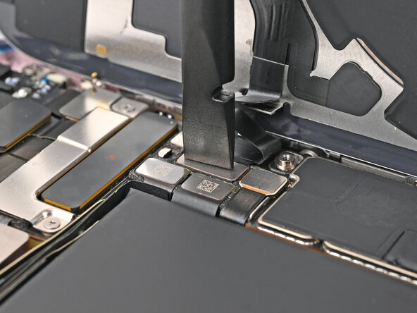 iPhone 15 Battery Replacement, Prop up the back glass: stap 47, afbeelding 2 van 3