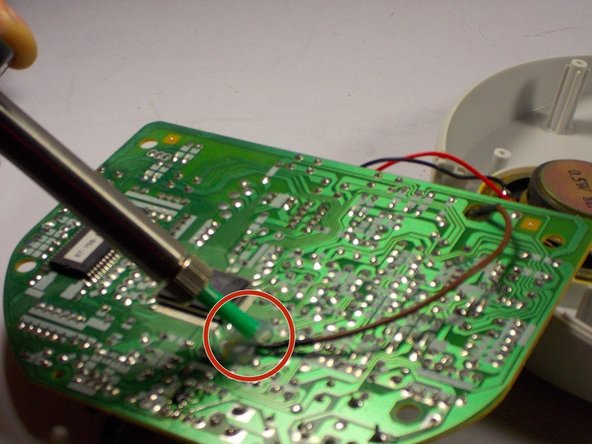 GE 29875GE1 Motherboard Replacement, Disconnecting the Microphone: crwdns2935265:06crwdnd2935265:02crwdnd2935265:02crwdne2935265:0