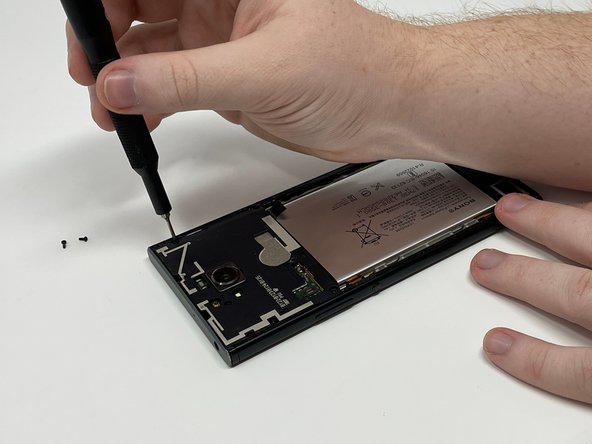 Sony Xperia XA2 Ultra LCD Screen Replacement, Motherboard Bracket: crwdns2935265:07crwdnd2935265:02crwdnd2935265:02crwdne2935265:0