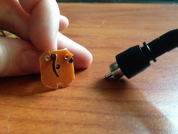 Revlon RVIR1008 Disassembly, Remove the swivel cord.: crwdns2935265:09crwdnd2935265:02crwdnd2935265:03crwdne2935265:0