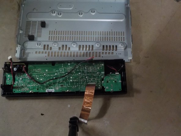 Harman Kardon HK3700 Teardown, Remove the front panel: crwdns2935265:09crwdnd2935265:03crwdnd2935265:03crwdne2935265:0