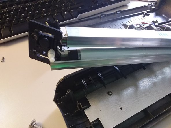 Remove foil from laminating roller, Disassemble the mechanism: step 3, image 2 of 3