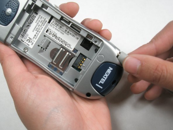 Disassembling Motorola i265 LCD Screen, Logic Board: crwdns2935265:04crwdnd2935265:02crwdnd2935265:03crwdne2935265:0