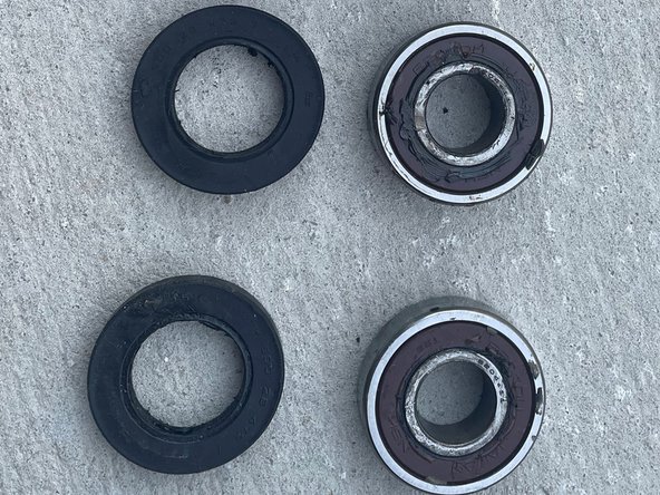 1996 Honda CBR900RR FireBlade Wheel Bearing Replacement: crwdns2935265:05crwdnd2935265:02crwdnd2935265:02crwdne2935265:0