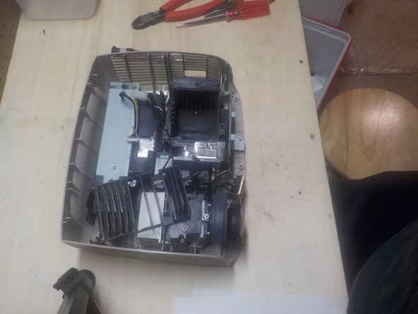 3M SCP176 DLP Projector Teardown, Remove the frame: crwdns2935265:010crwdnd2935265:03crwdnd2935265:03crwdne2935265:0