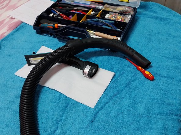Réparation de lampe de poche LED avec un support de pile sulfaté: étape 4, image 2 de 3