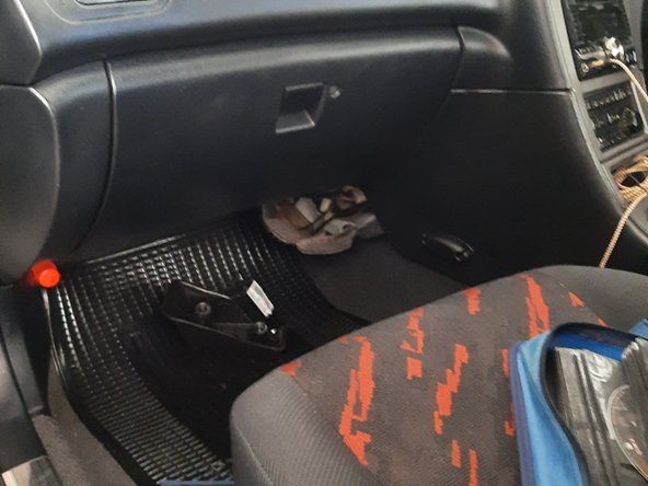 1994-1999 Toyota Celica GT-Four Engine Control Unit (ECU) Replacement: paso 2, imagen 1 de 1