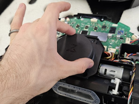 Roborock Q5 Pro: Laser Distance Sensor Replacement, Remove the LDS cage.: crwdns2935265:011crwdnd2935265:02crwdnd2935265:03crwdne2935265:0