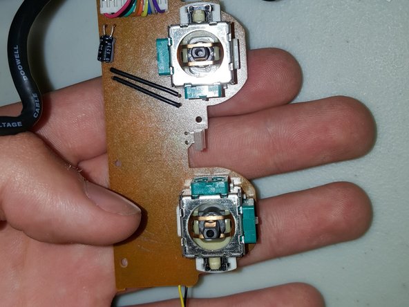 DualShock 2 Teardown+How It Works: crwdns2935265:04crwdnd2935265:02crwdnd2935265:02crwdne2935265:0