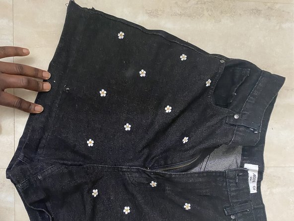 How to Lengthen a Pair of Shorts: шаг 4, изображение 2 из 2