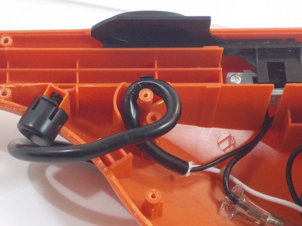 Eureka 1660SP External Start Switch Realignment, Realignment of plastic start switch piece: crwdns2935265:04crwdnd2935265:03crwdnd2935265:03crwdne2935265:0