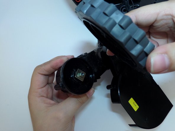 Samsung POWERbot R7070 Right Driving Wheel Replacement: crwdns2935265:019crwdnd2935265:03crwdnd2935265:03crwdne2935265:0