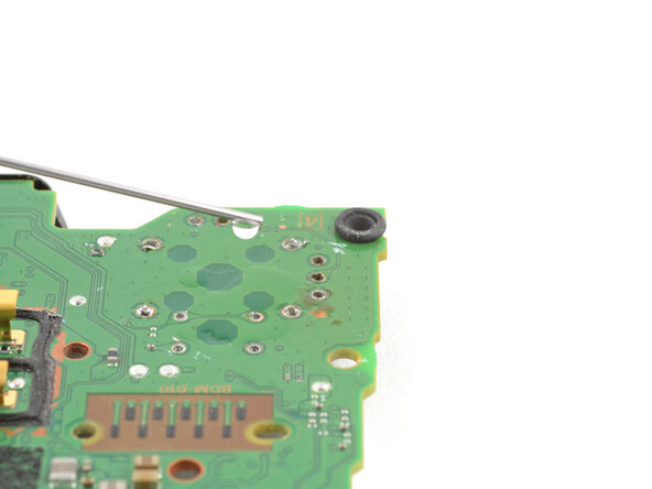 DualSense Controller v2 Joystick Replacement, Clean the surface of the motherboard: crwdns2935265:052crwdnd2935265:01crwdnd2935265:02crwdne2935265:0