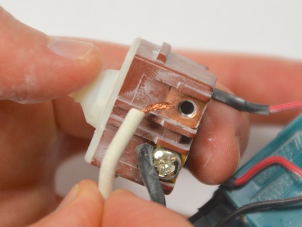 Makita GA4030K Switch Replacement: crwdns2935265:08crwdnd2935265:02crwdnd2935265:03crwdne2935265:0