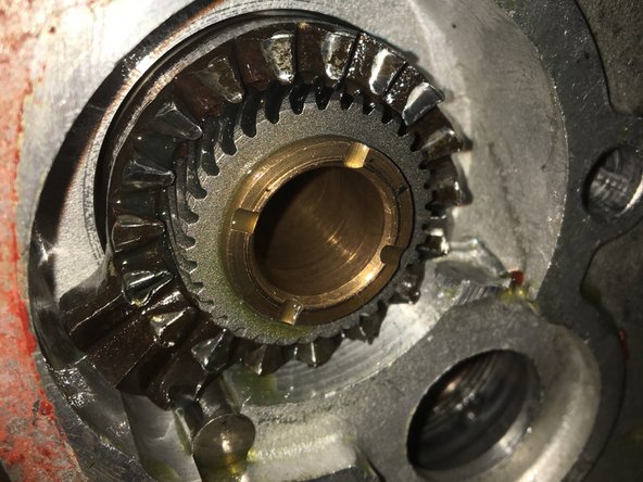 AJS/Matchless Lightweight Gearbox Overhaul, Remove the kick start spring and pawl: crwdns2935265:018crwdnd2935265:02crwdnd2935265:03crwdne2935265:0