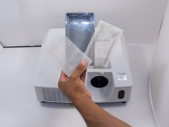 Hitachi CP-X2010N Air Filter Replacement: crwdns2935265:03crwdnd2935265:03crwdnd2935265:03crwdne2935265:0