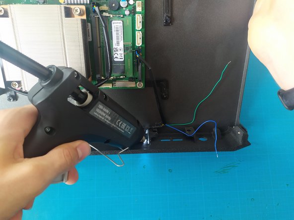 6- Montage PC Infinity, Ajout du bouton et de la LED (suite): étape 20, image 3 de 3