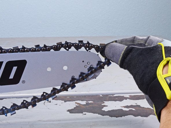 Echo Chain Saw CS4910 2020 Piston Assembly Replacement, Unclip the saw chain: crwdns2935265:08crwdnd2935265:02crwdnd2935265:02crwdne2935265:0