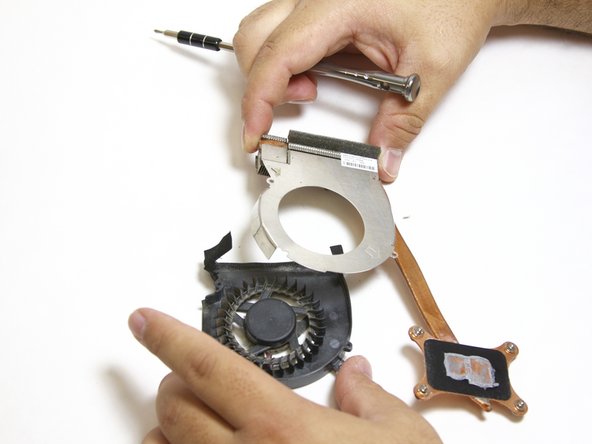 Samsung NP R580 JBB2 Cooling Fan Replacement: crwdns2935265:014crwdnd2935265:03crwdnd2935265:03crwdne2935265:0