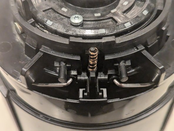 Nespresso Vertuo Evoluo Bearing Replacement, Remove white button bracket: crwdns2935265:07crwdnd2935265:03crwdnd2935265:03crwdne2935265:0