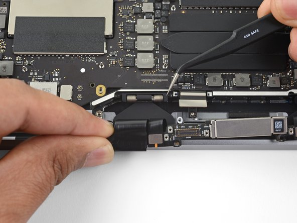 MacBook Pro 13" Function Keys 2017 Display Assembly Replacement, Remove the display cable assembly: crwdns2935265:028crwdnd2935265:02crwdnd2935265:03crwdne2935265:0