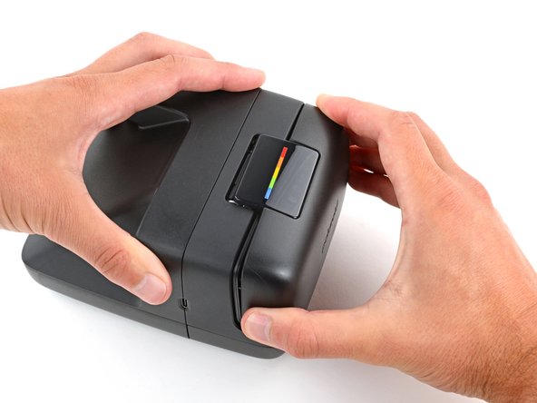 Polaroid Flash Unit Shell Replacement, Remove the flash unit shell: crwdns2935265:06crwdnd2935265:02crwdnd2935265:03crwdne2935265:0