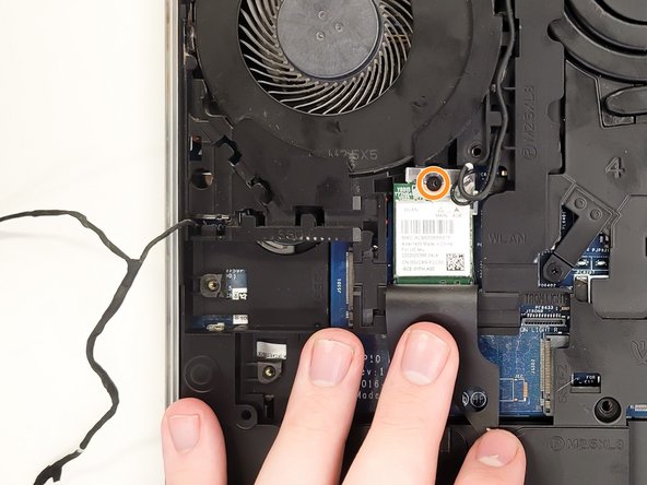 Dell Alienware 15 R3 Wi-Fi Card Replacement, Wi-Fi Card: adım 6, 3 resimden 2.