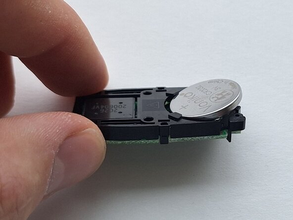 Subaru Smart Key Fob Model 14AHK Battery Replacement: step 5, image 1 of 2
