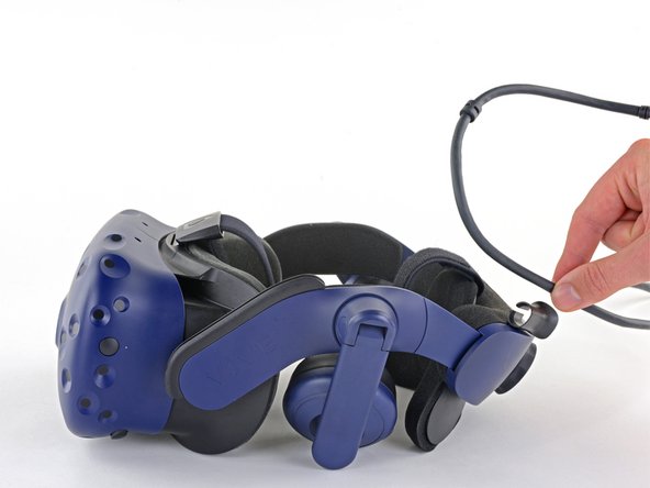 HTC Vive Pro Outer Shell Replacement, Unplug the All-In-One Cable: crwdns2935265:01crwdnd2935265:03crwdnd2935265:03crwdne2935265:0