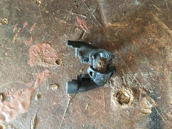 Chevrolet SS Sedan Rear Shock Absorber Replacement, Separating Connector from Strut: crwdns2935265:015crwdnd2935265:03crwdnd2935265:03crwdne2935265:0