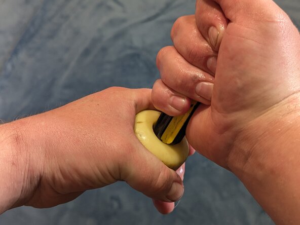 How to Clean and Lubricate Skateboard Bearings: 8 단계, 이미지 3개 중 3개