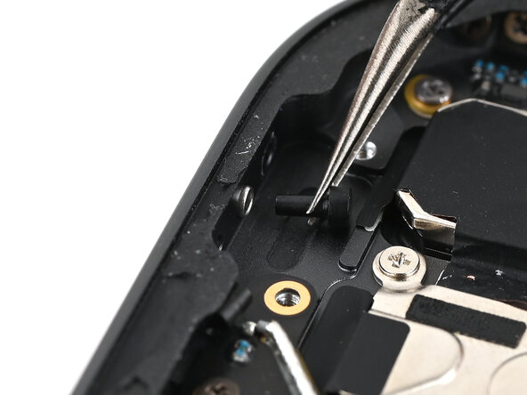 iPad Pro 13" Lock Button Replacement, Remove the plunger: 步骤 33 中的图像 2，2
